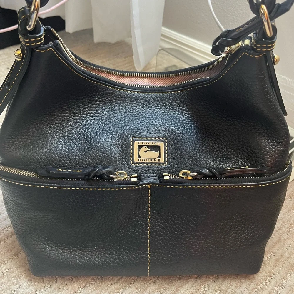 Dooney & Bourke black leather purse - Picture 2 of 15